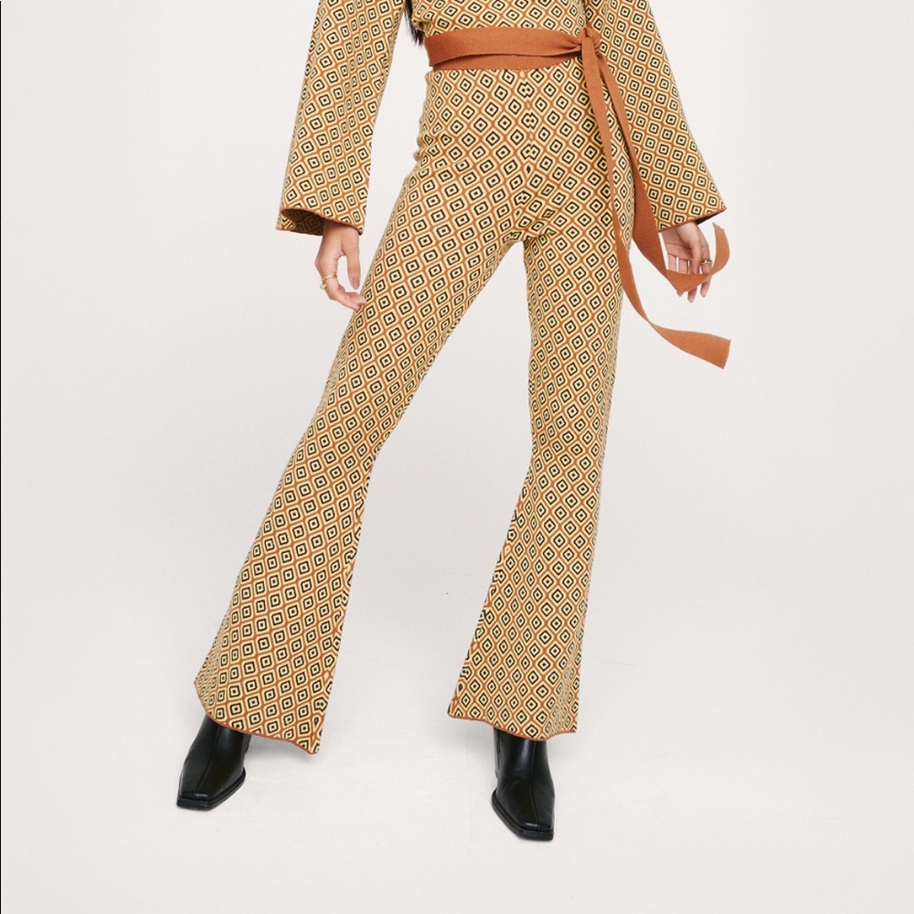 Retro pattern knit flared leg trousers